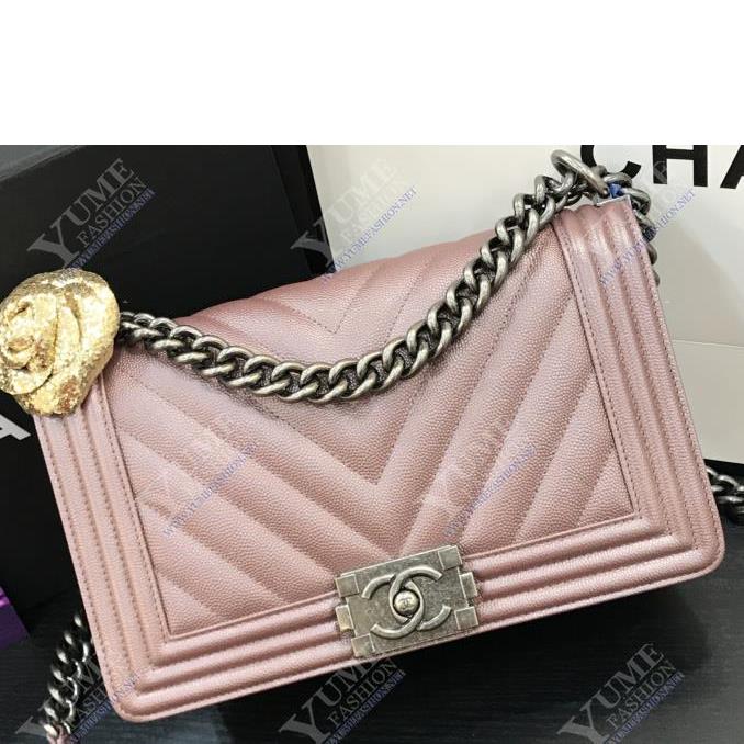 TÚI XÁCH CHANEL&nbsp;Boy V Caviar Leather